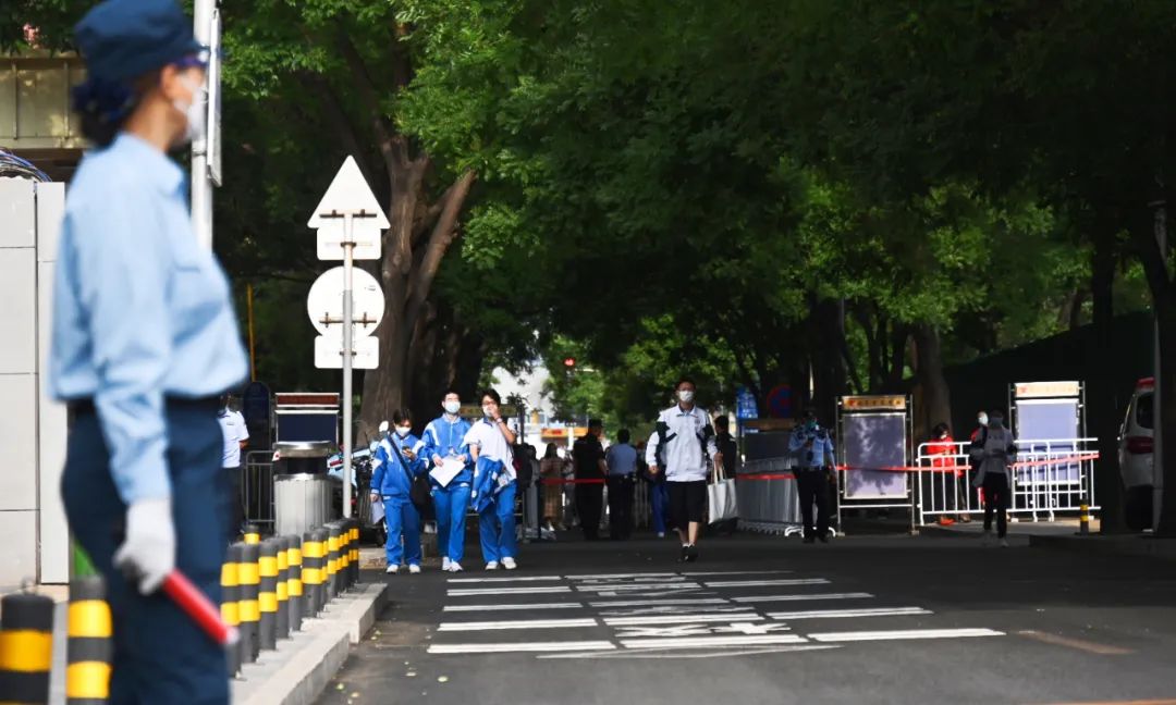 今日开考！多图直击2022高考现场休闲区蓝鸢梦想 - Www.slyday.coM