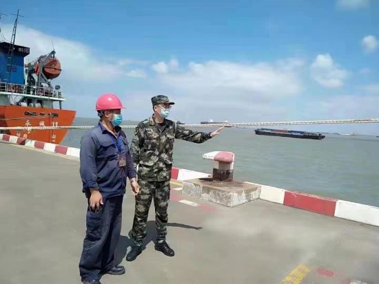 保护海洋环境,共建蓝色家园 ——上海海警局外高桥工作站开展"世界