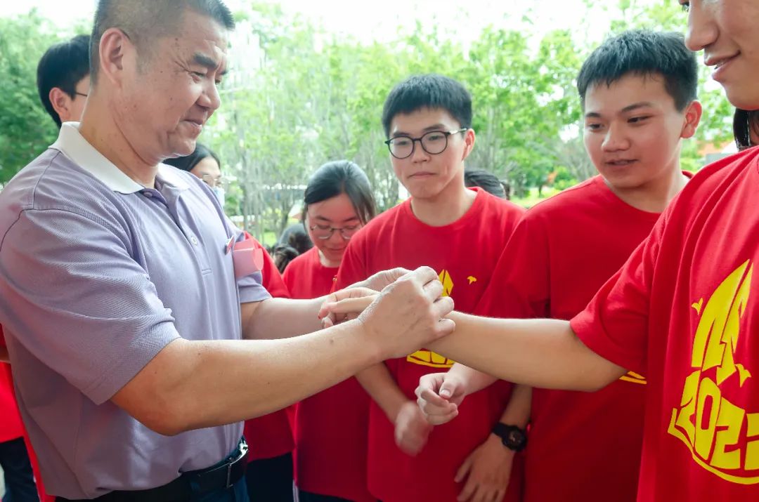 2022年高考作文题出炉！现场直击！4万多名泉州考生奔赴考场.......休闲区蓝鸢梦想 - Www.slyday.coM