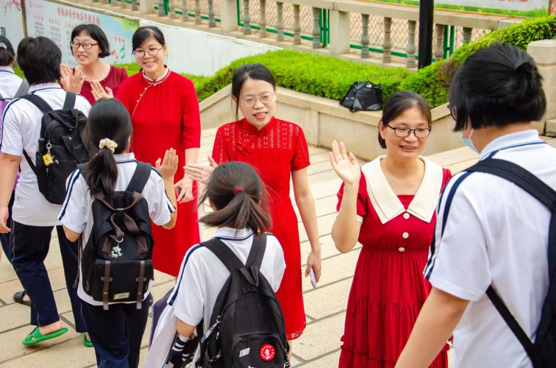 2022年高考作文题出炉！现场直击！4万多名泉州考生奔赴考场.......休闲区蓝鸢梦想 - Www.slyday.coM