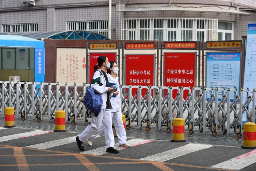 今日开考！多图直击2022高考现场休闲区蓝鸢梦想 - Www.slyday.coM