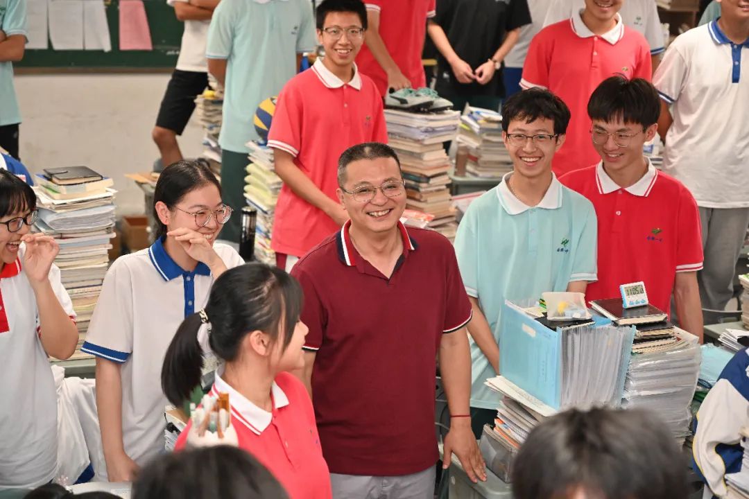 2022年高考作文题出炉！现场直击！4万多名泉州考生奔赴考场.......休闲区蓝鸢梦想 - Www.slyday.coM