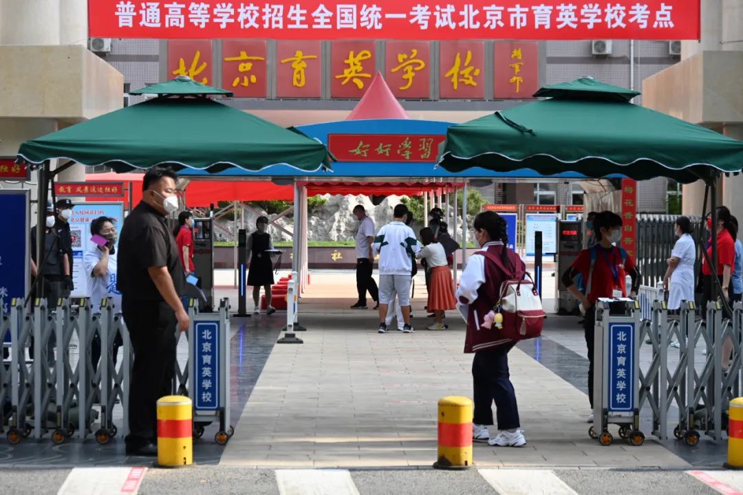 今日开考！多图直击2022高考现场休闲区蓝鸢梦想 - Www.slyday.coM