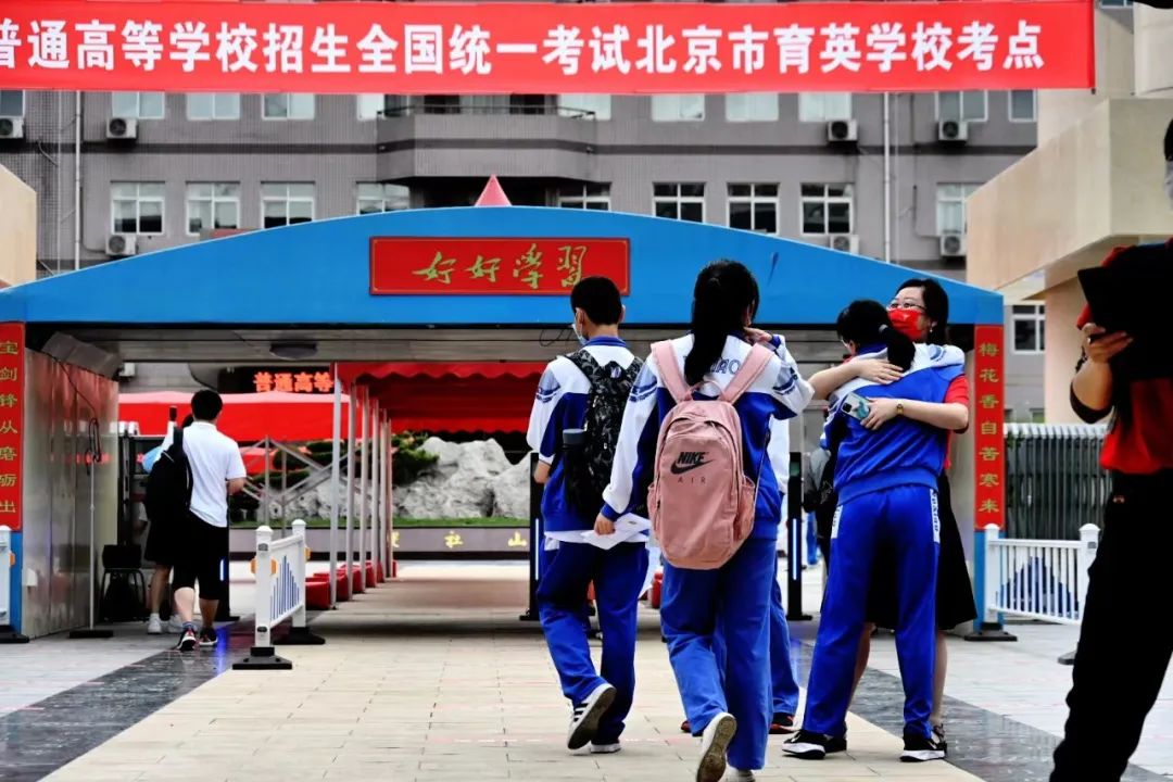 今日开考！多图直击2022高考现场休闲区蓝鸢梦想 - Www.slyday.coM