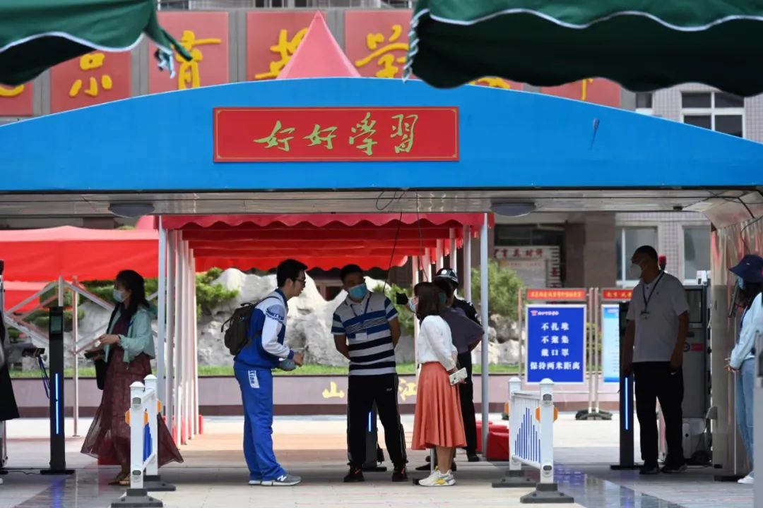 今日开考！多图直击2022高考现场休闲区蓝鸢梦想 - Www.slyday.coM