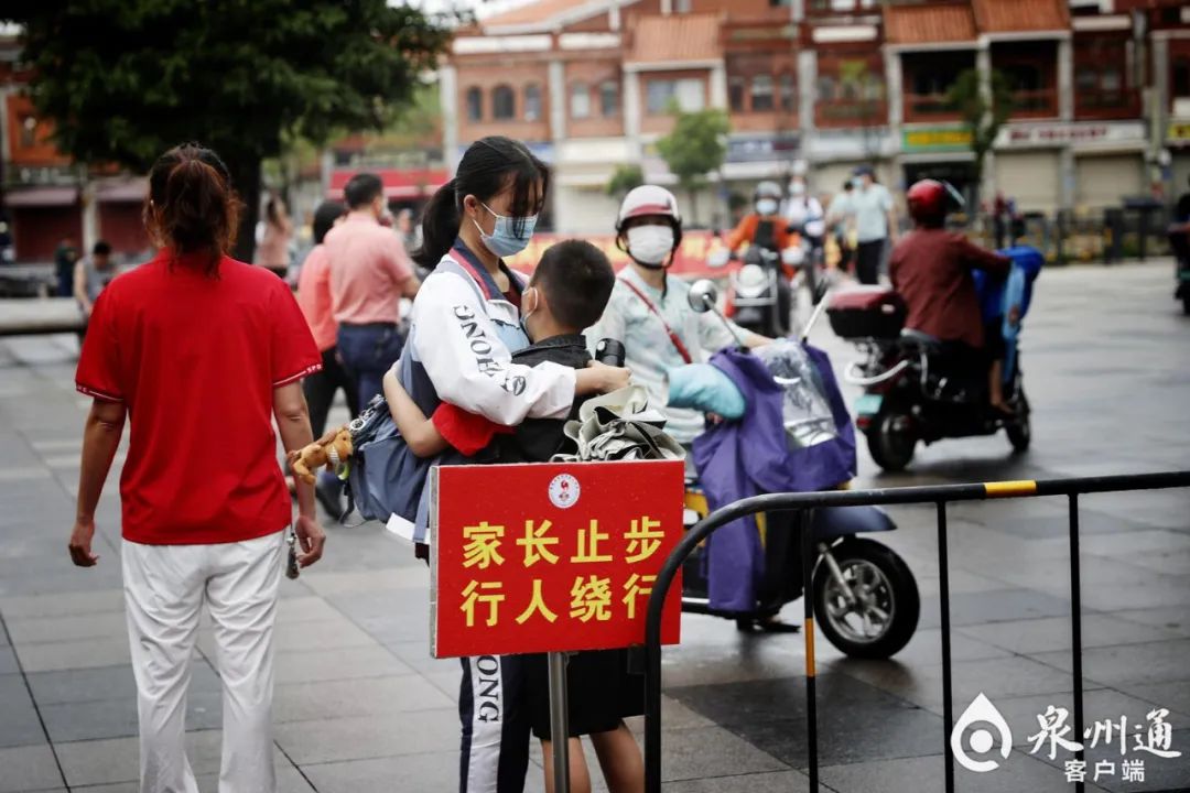 2022年高考作文题出炉！现场直击！4万多名泉州考生奔赴考场.......休闲区蓝鸢梦想 - Www.slyday.coM