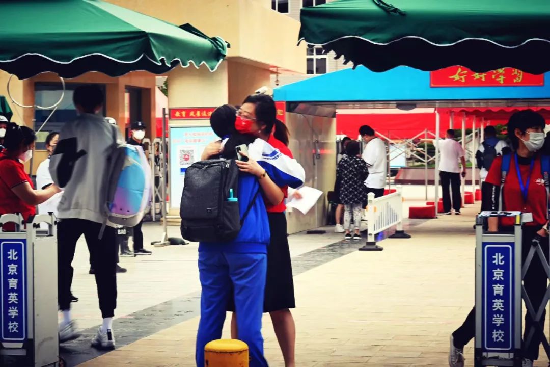 今日开考！多图直击2022高考现场休闲区蓝鸢梦想 - Www.slyday.coM