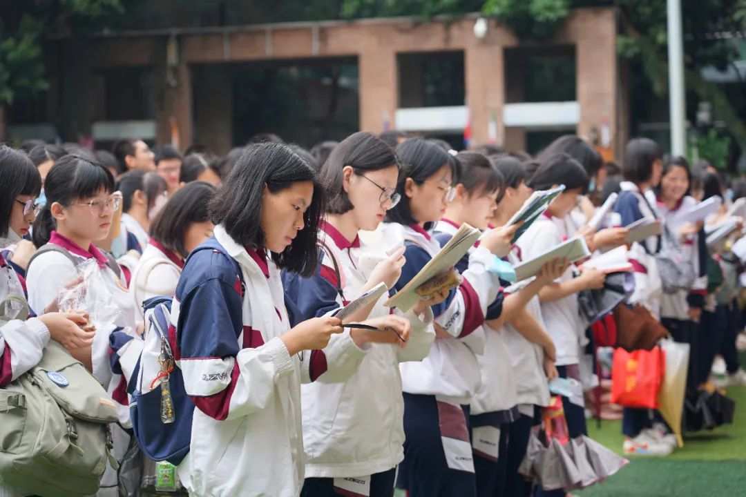 2022年高考作文题出炉！现场直击！4万多名泉州考生奔赴考场.......休闲区蓝鸢梦想 - Www.slyday.coM