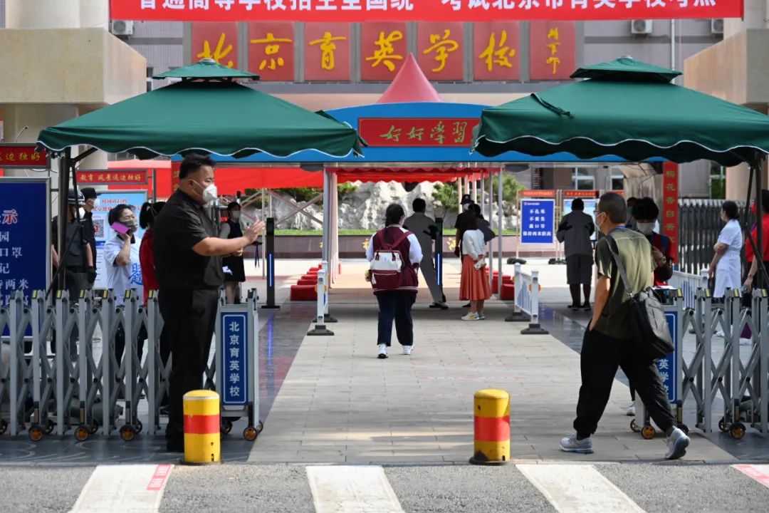 今日开考！多图直击2022高考现场休闲区蓝鸢梦想 - Www.slyday.coM