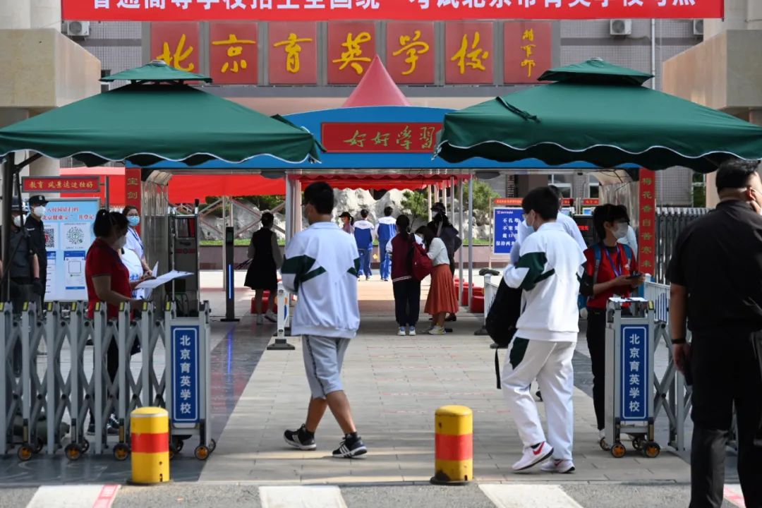 今日开考！多图直击2022高考现场休闲区蓝鸢梦想 - Www.slyday.coM