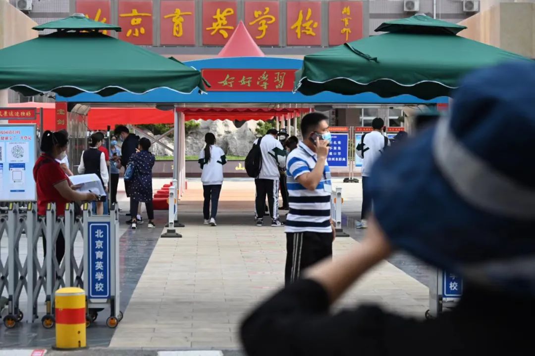 今日开考！多图直击2022高考现场休闲区蓝鸢梦想 - Www.slyday.coM