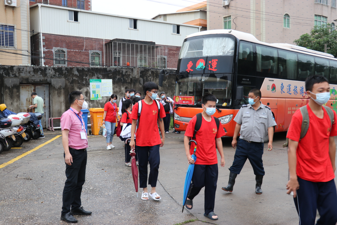 2022年高考作文题出炉！现场直击！4万多名泉州考生奔赴考场.......休闲区蓝鸢梦想 - Www.slyday.coM