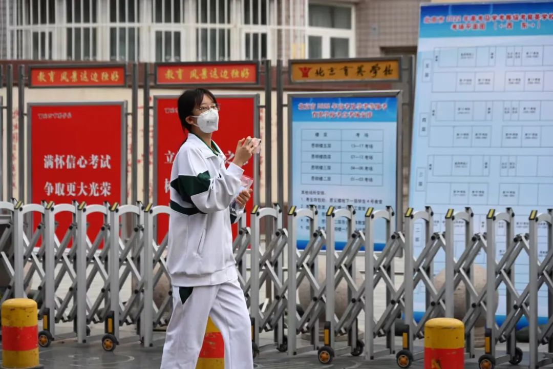 今日开考！多图直击2022高考现场休闲区蓝鸢梦想 - Www.slyday.coM