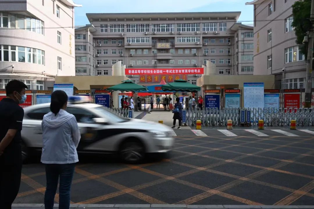 今日开考！多图直击2022高考现场休闲区蓝鸢梦想 - Www.slyday.coM