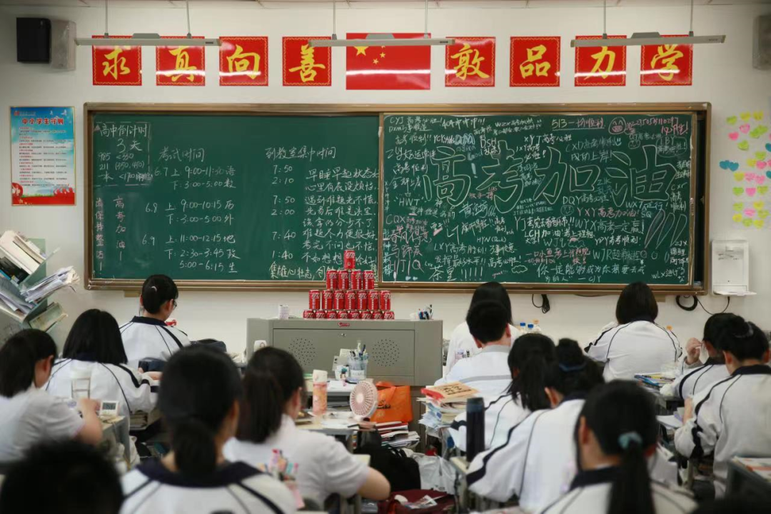 2022年高考作文题出炉！现场直击！4万多名泉州考生奔赴考场.......休闲区蓝鸢梦想 - Www.slyday.coM