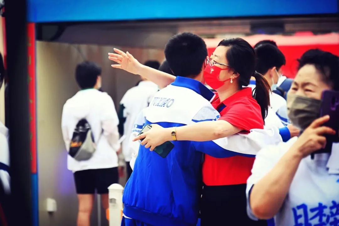 今日开考！多图直击2022高考现场休闲区蓝鸢梦想 - Www.slyday.coM