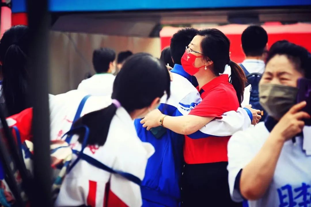 今日开考！多图直击2022高考现场休闲区蓝鸢梦想 - Www.slyday.coM