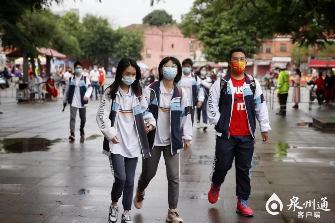 2022年高考作文题出炉！现场直击！4万多名泉州考生奔赴考场.......休闲区蓝鸢梦想 - Www.slyday.coM