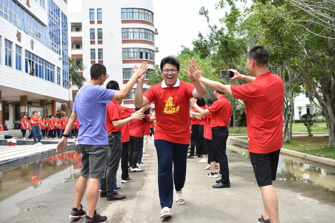 2022年高考作文题出炉！现场直击！4万多名泉州考生奔赴考场.......休闲区蓝鸢梦想 - Www.slyday.coM