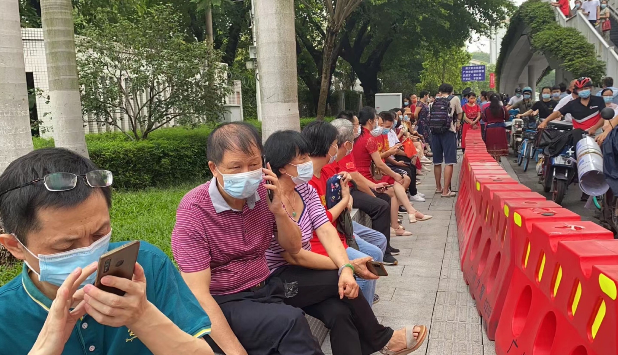 高考首日｜记者直击广州送考现场（多图）休闲区蓝鸢梦想 - Www.slyday.coM