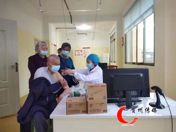 贺州市加快60岁以上老年人群新冠病毒疫苗接种进度