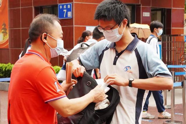 「图集+视频」广东70.2万学子赶赴高考，直击第一现场休闲区蓝鸢梦想 - Www.slyday.coM