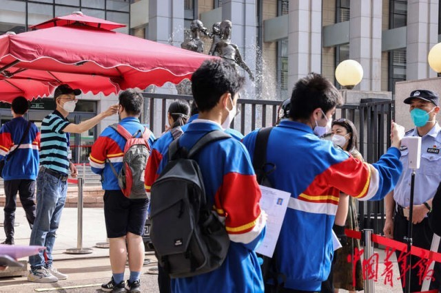 多图直击2022高考第一天休闲区蓝鸢梦想 - Www.slyday.coM