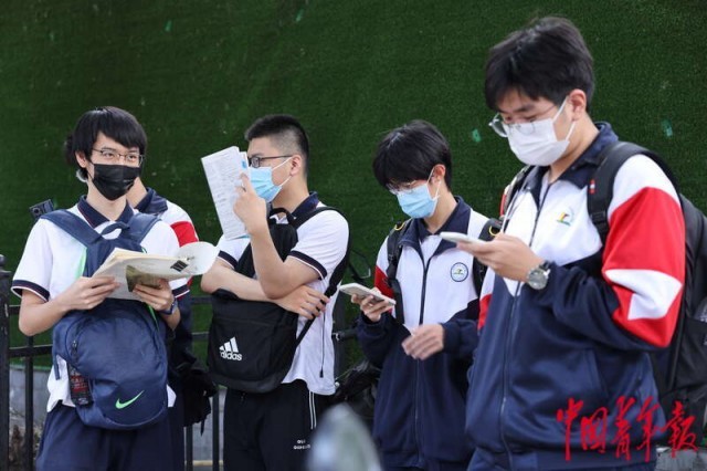 多图直击2022高考第一天休闲区蓝鸢梦想 - Www.slyday.coM