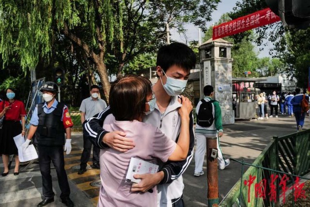 多图直击2022高考第一天休闲区蓝鸢梦想 - Www.slyday.coM