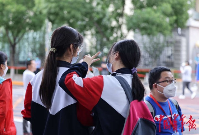 多图直击2022高考第一天休闲区蓝鸢梦想 - Www.slyday.coM