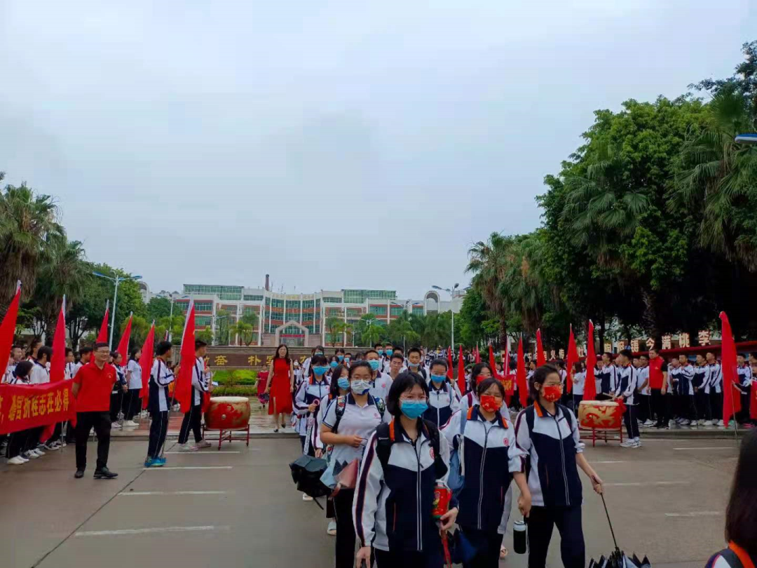 2022年高考作文题出炉！现场直击！4万多名泉州考生奔赴考场.......休闲区蓝鸢梦想 - Www.slyday.coM