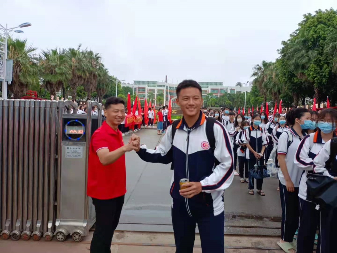 2022年高考作文题出炉！现场直击！4万多名泉州考生奔赴考场.......休闲区蓝鸢梦想 - Www.slyday.coM