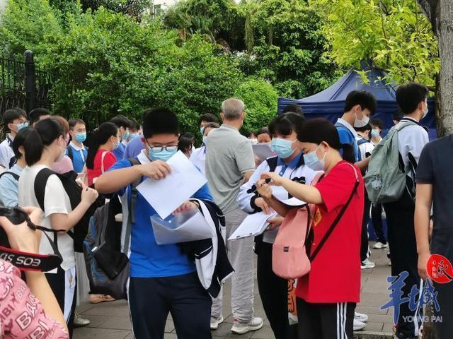 「图集+视频」广东70.2万学子赶赴高考，直击第一现场休闲区蓝鸢梦想 - Www.slyday.coM