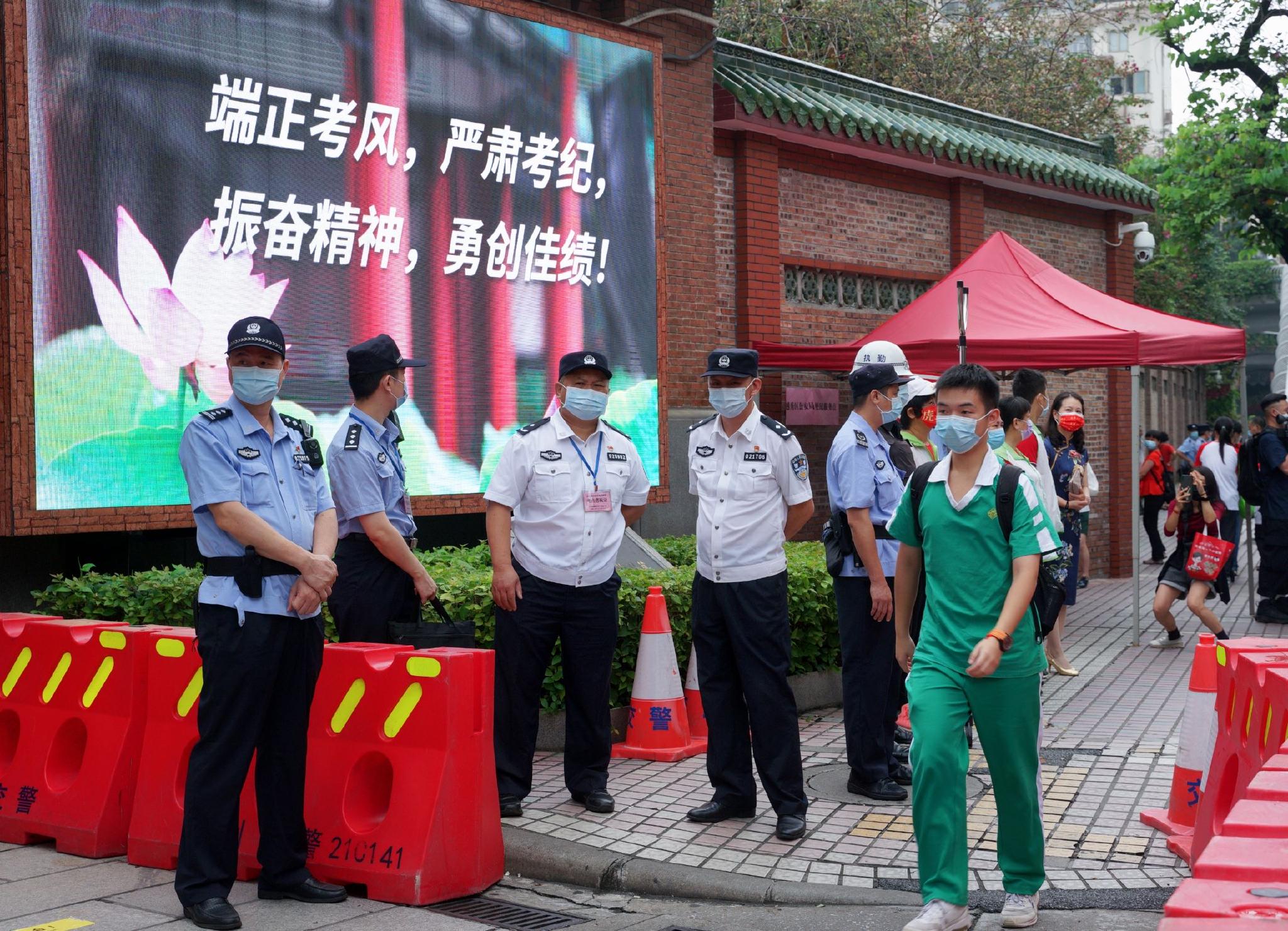 高考首日｜记者直击广州送考现场（多图）休闲区蓝鸢梦想 - Www.slyday.coM