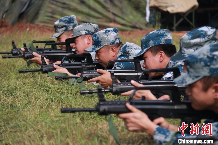 空军某部紧贴实战开展野外驻训