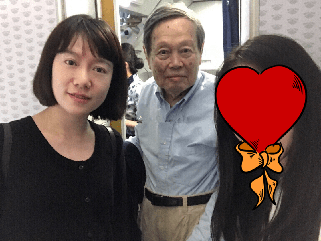 杨振宁带翁虹聚会合影都十指紧扣老夫少妻中是最恩爱的一对