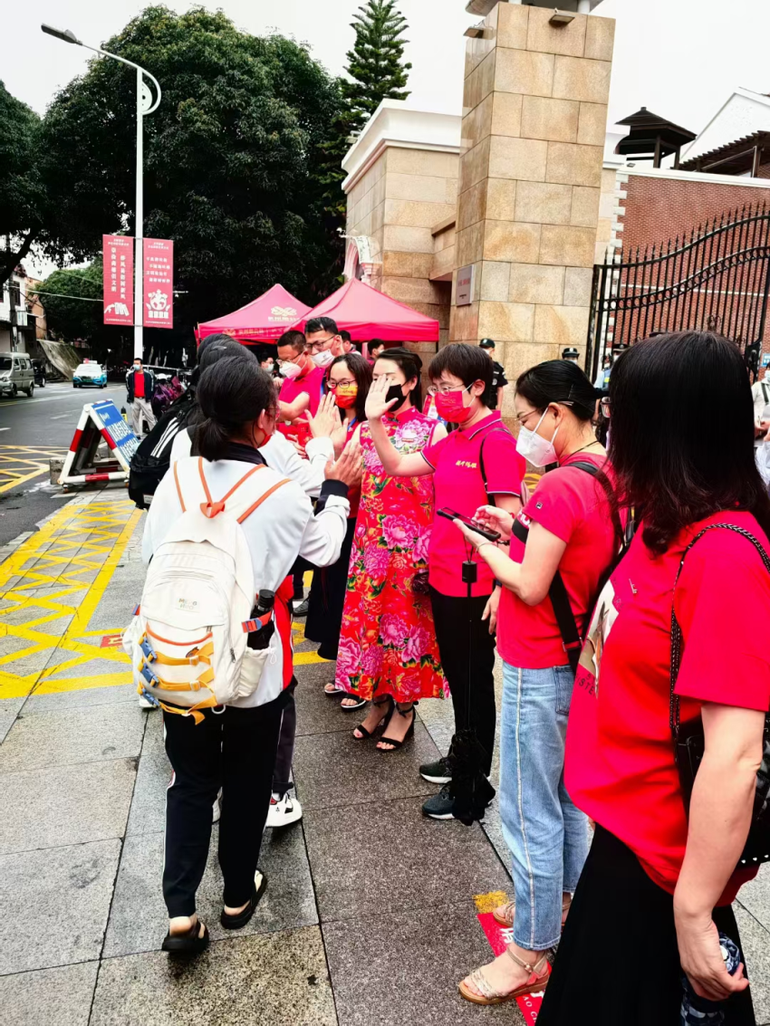 2022年高考作文题出炉！现场直击！4万多名泉州考生奔赴考场.......休闲区蓝鸢梦想 - Www.slyday.coM