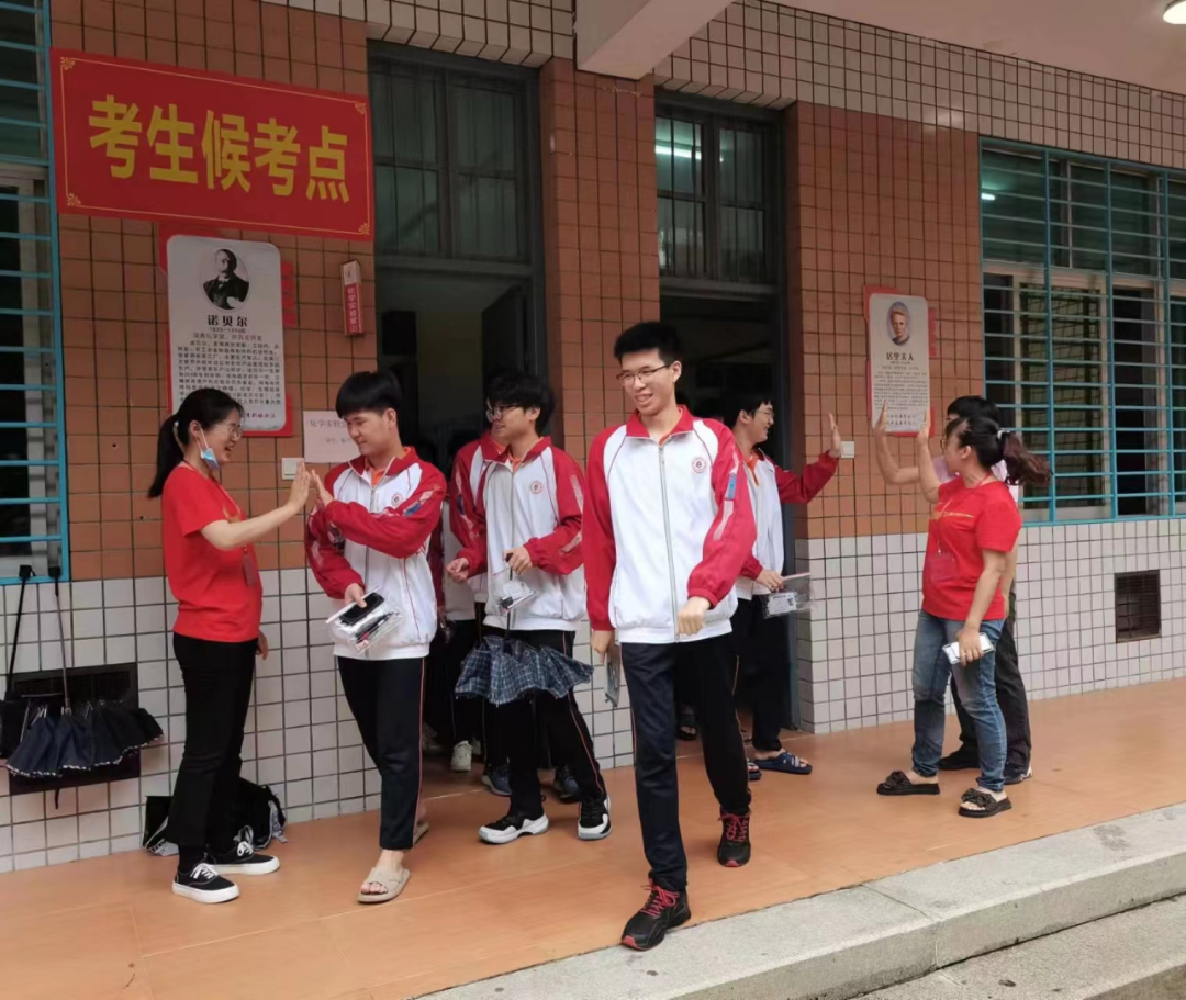 2022年高考作文题出炉！现场直击！4万多名泉州考生奔赴考场.......休闲区蓝鸢梦想 - Www.slyday.coM