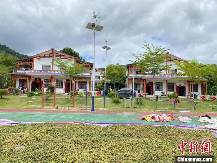 走进海南生态移民搬迁村生活改善产业富民