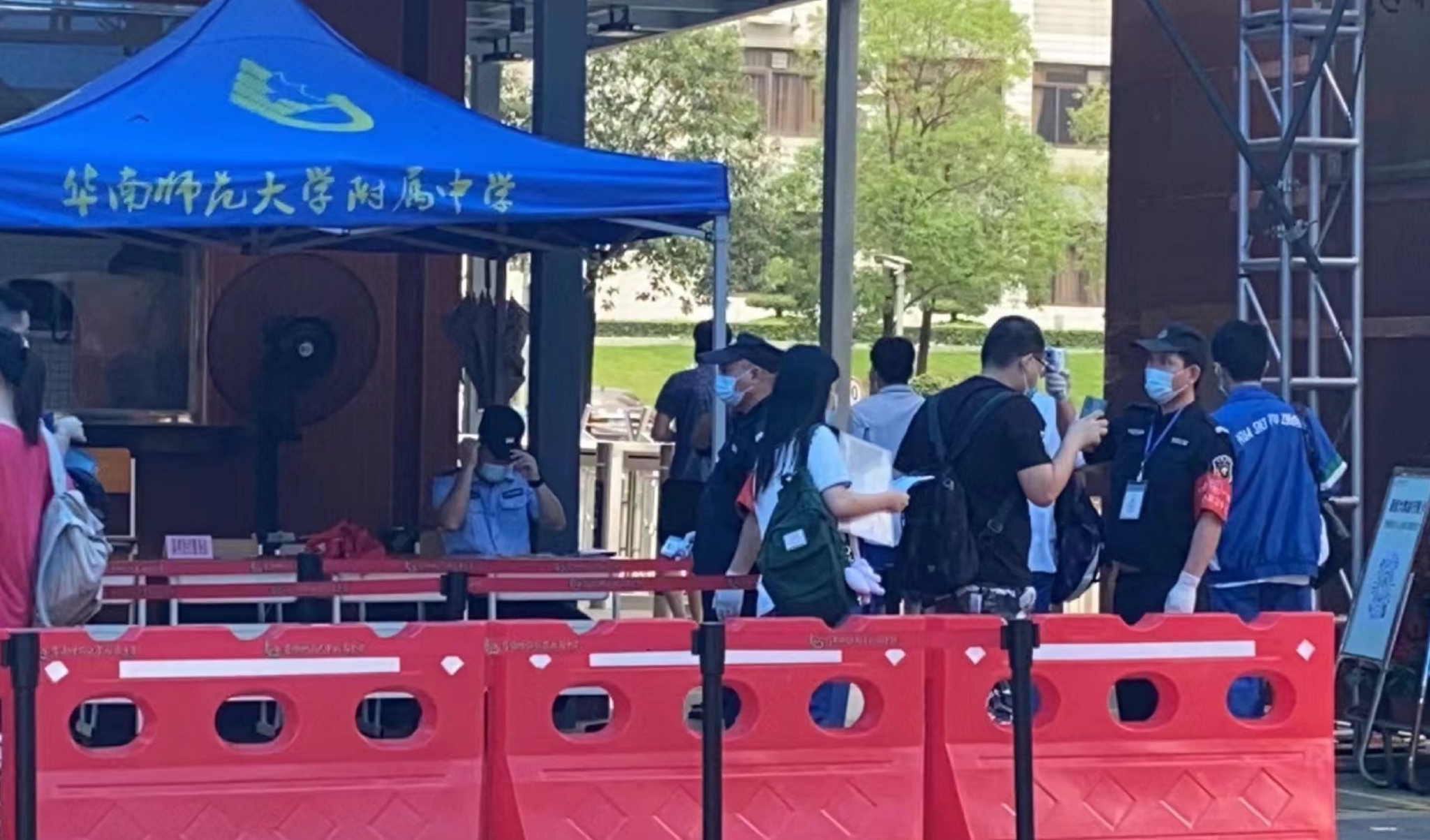 高考首日｜记者直击广州送考现场（多图）休闲区蓝鸢梦想 - Www.slyday.coM