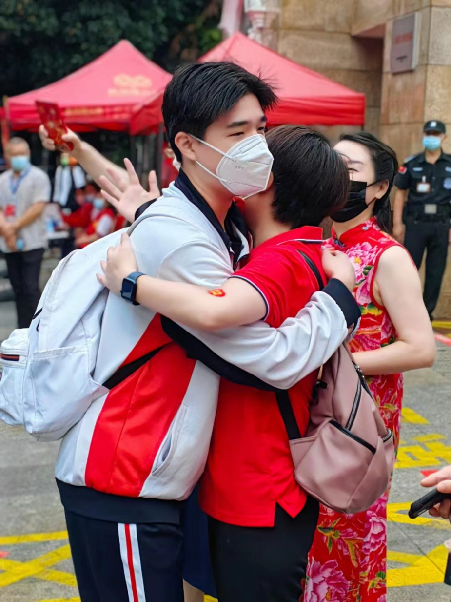 2022年高考作文题出炉！现场直击！4万多名泉州考生奔赴考场.......休闲区蓝鸢梦想 - Www.slyday.coM