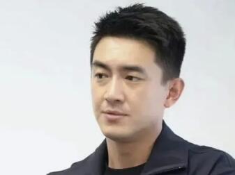 34岁林更新近照好意外,浮肿疲惫一下老10岁,网友说他好像张嘉益