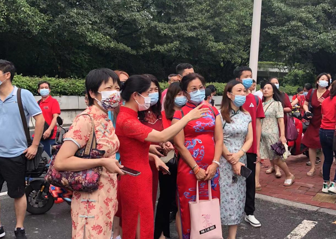 高考首日｜记者直击广州送考现场（多图）休闲区蓝鸢梦想 - Www.slyday.coM