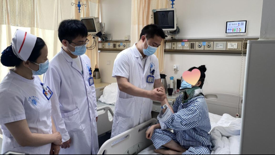 24岁小姐姐下肢麻木竟查出颈部脊髓内肿瘤!深圳市二医院成功"拆弹"