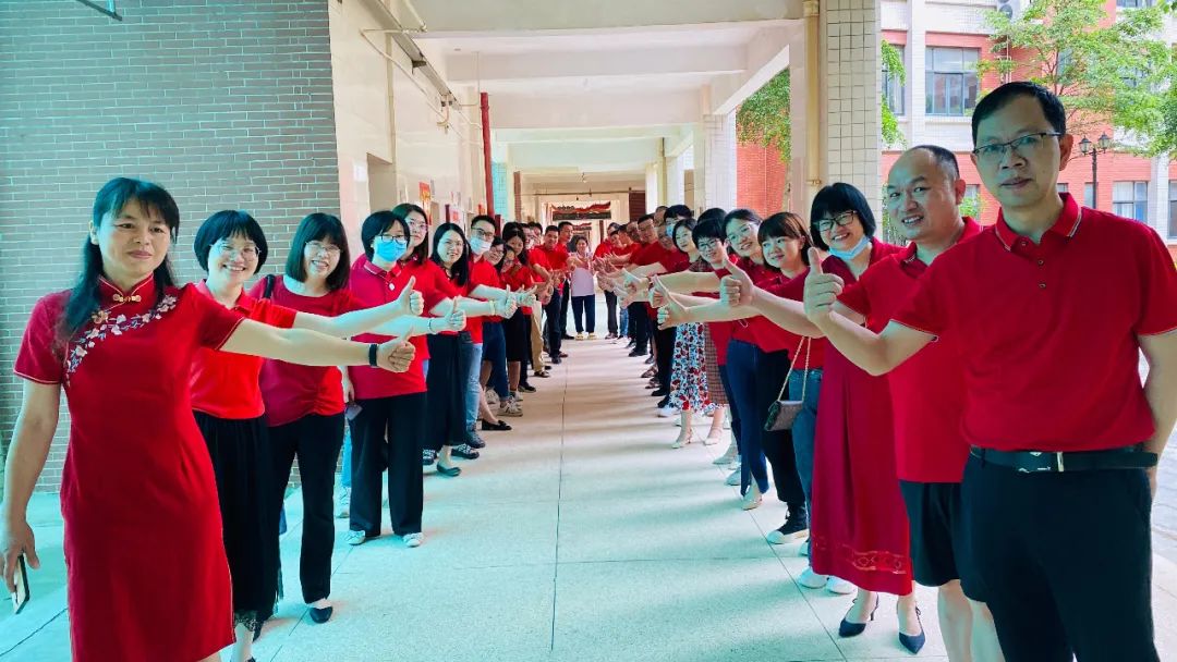 2022年高考作文题出炉！现场直击！4万多名泉州考生奔赴考场.......休闲区蓝鸢梦想 - Www.slyday.coM