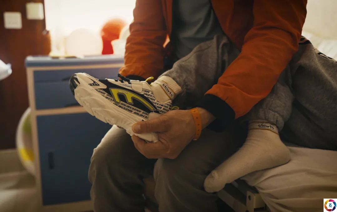 儿子和女儿双双患病,爸爸只能二选一救一个,女儿的回答让他愧疚休闲区蓝鸢梦想 - Www.slyday.coM 儿子和女儿双双患病,爸爸只能二选一救一个,女儿的回答让他愧疚休闲区蓝鸢梦想 - Www.slyday.coM