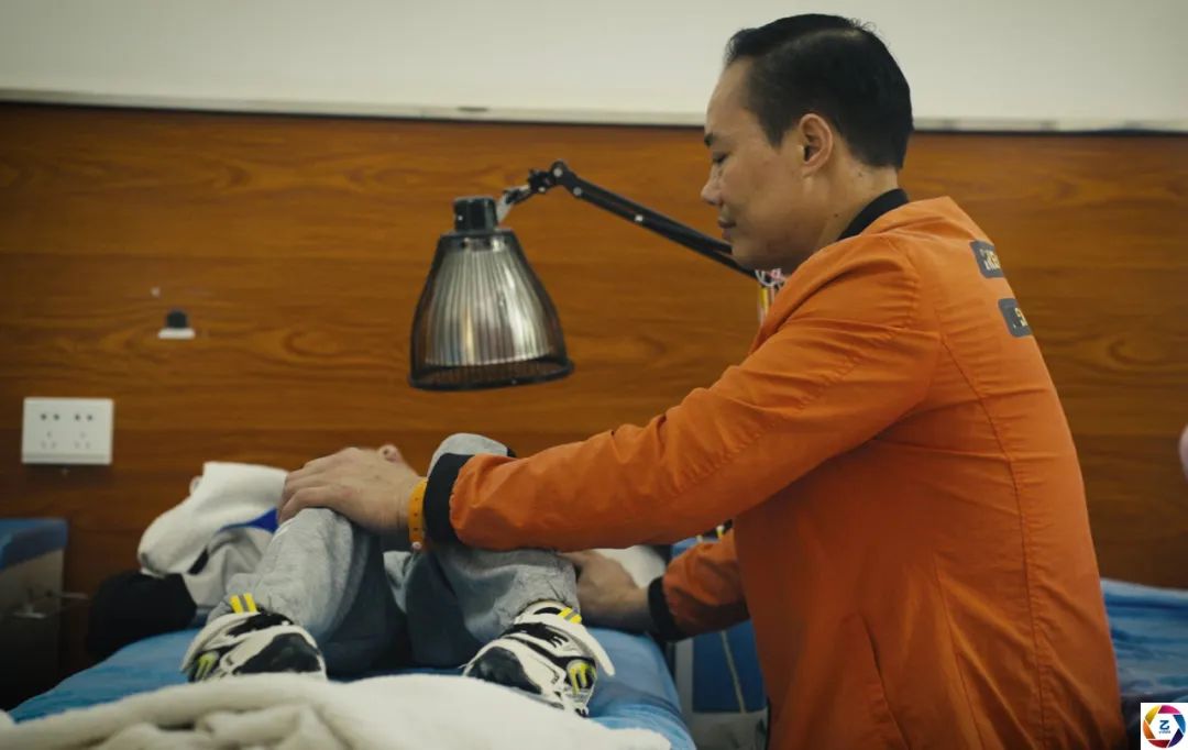 儿子和女儿双双患病,爸爸只能二选一救一个,女儿的回答让他愧疚休闲区蓝鸢梦想 - Www.slyday.coM 儿子和女儿双双患病,爸爸只能二选一救一个,女儿的回答让他愧疚休闲区蓝鸢梦想 - Www.slyday.coM