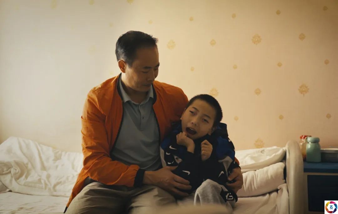 儿子和女儿双双患病,爸爸只能二选一救一个,女儿的回答让他愧疚休闲区蓝鸢梦想 - Www.slyday.coM 儿子和女儿双双患病,爸爸只能二选一救一个,女儿的回答让他愧疚休闲区蓝鸢梦想 - Www.slyday.coM