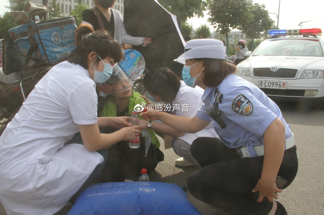 今天上午,临汾南同盛考点外发生突然情况,结局很暖心!休闲区蓝鸢梦想 - Www.slyday.coM 今天上午,临汾南同盛考点外发生突然情况,结局很暖心!休闲区蓝鸢梦想 - Www.slyday.coM