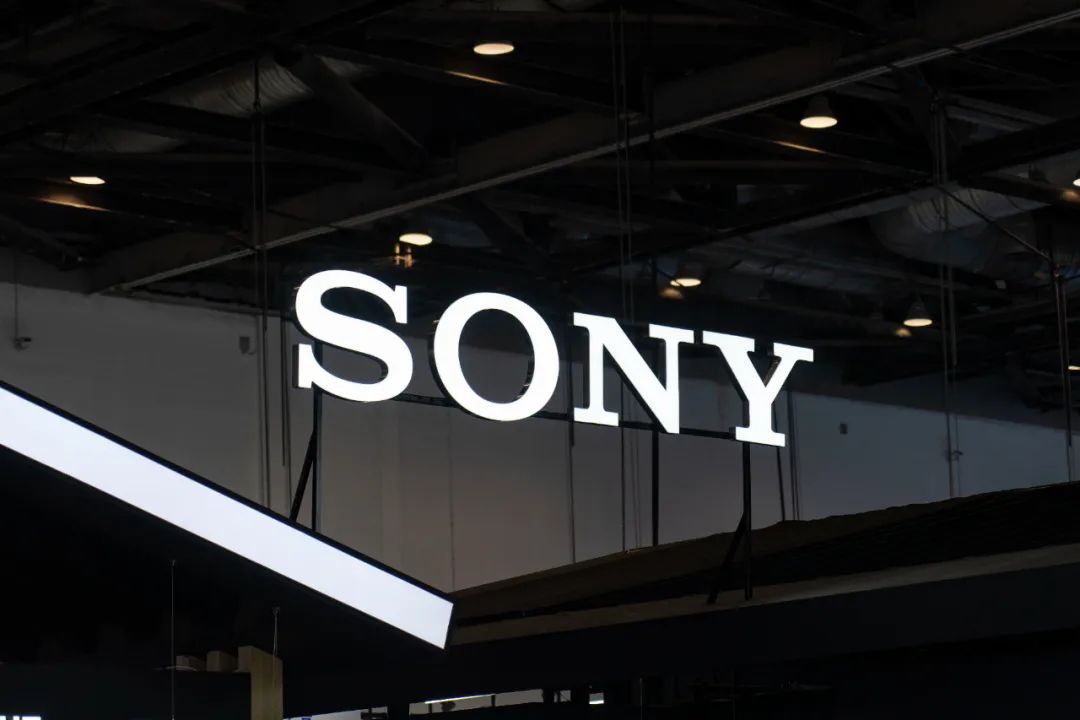 索尼美国总裁兼ceo米奇·舒尔霍夫,也有着不可推卸的责任.